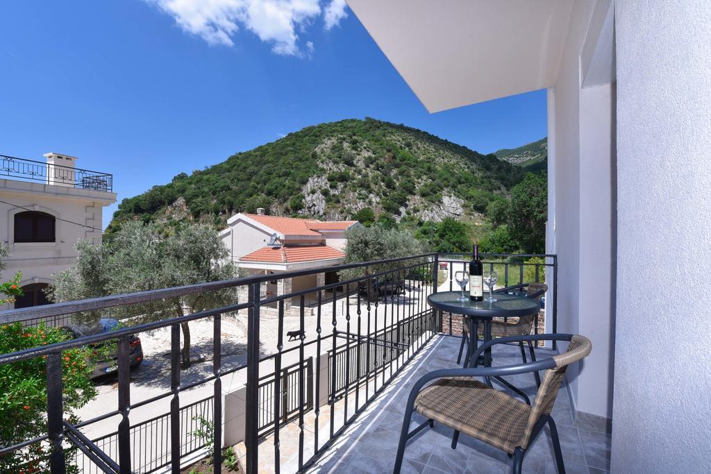Vila Lucice Petrovac Buitenkant foto