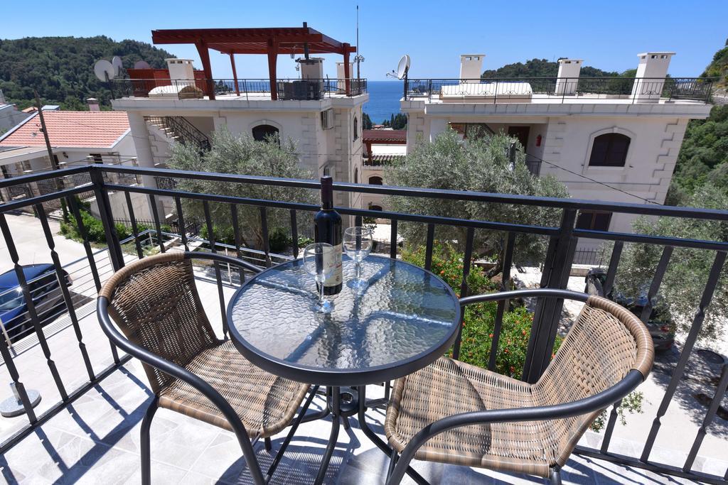 Vila Lucice Petrovac Buitenkant foto