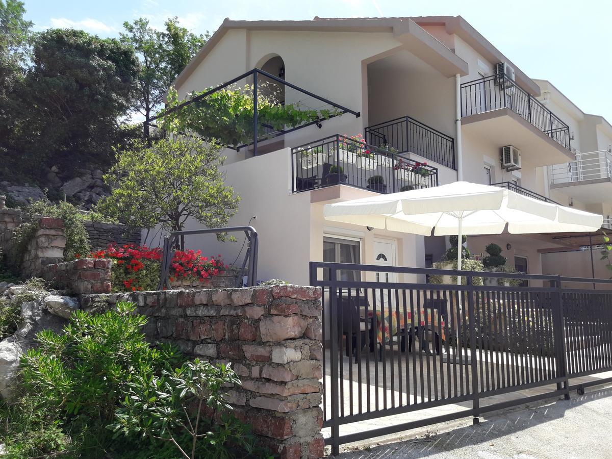 Vila Lucice Petrovac Buitenkant foto
